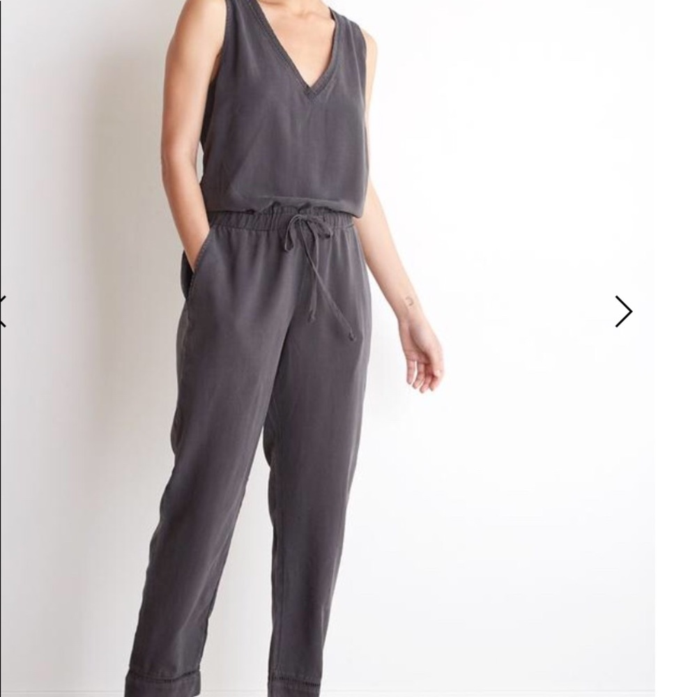 Cross back relaxed jumpsuit .